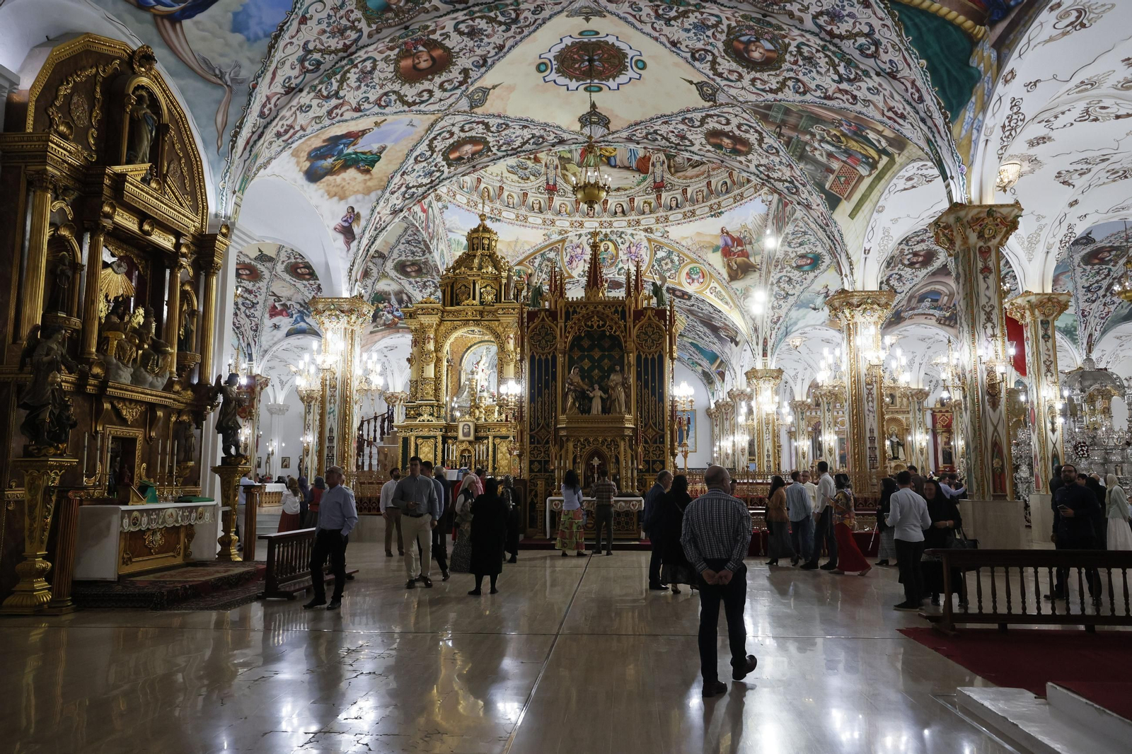 Las imágenes de la visita a la catedral del Palmar de Troya