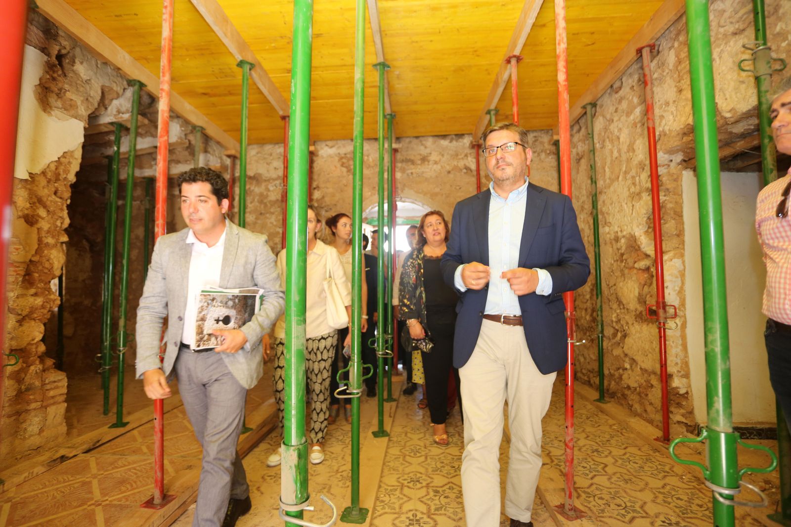 Visita de autoridades a las obras de restauración de la Barbacana de Niebla en imágenes