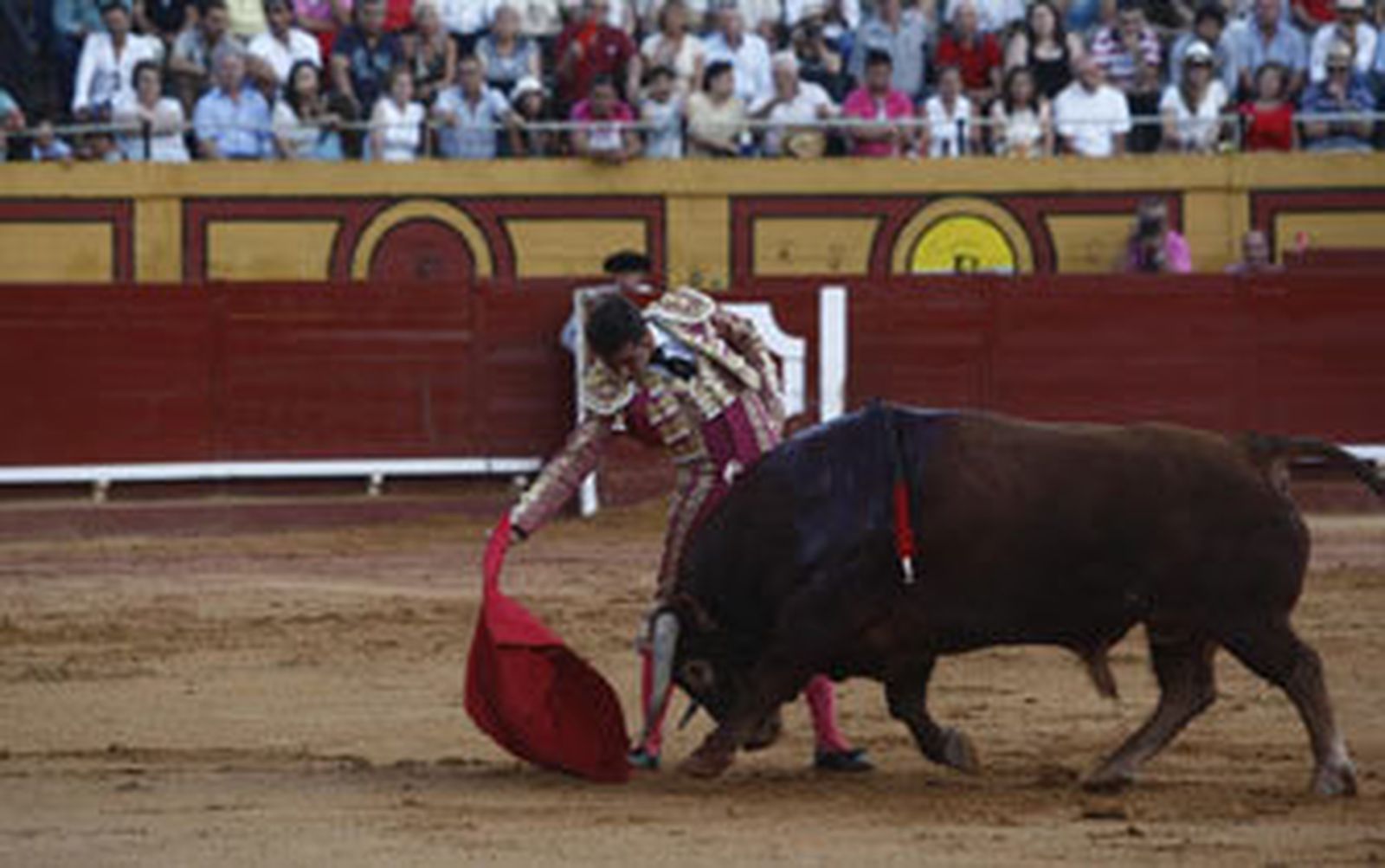 El Fandi fuerza un indulto mentiroso