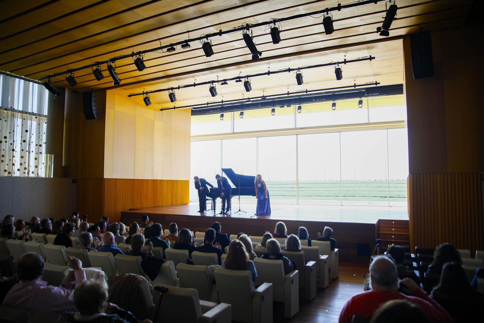 Imágenes del concierto de ópera y zarzuela de la OCAL en el auditorio de Cajamar en el PITA