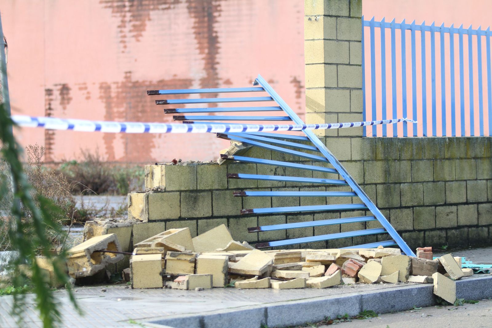 Consecuencias del temporal de lluvia y viento a su paso por la capital