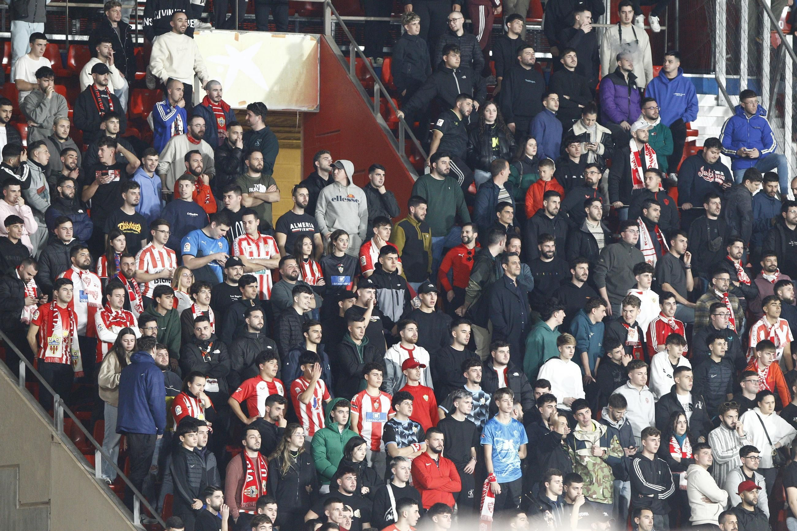 Búscate en la arrolladora victoria del Almería ante el Sevilla en la Copa del Rey, en imágenes