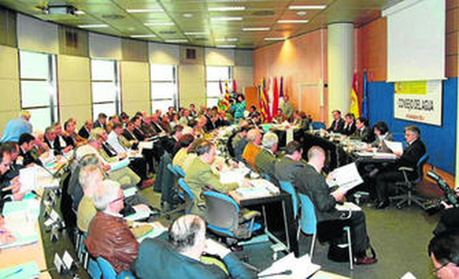 Reunión de los integrantes de la Confederación Hidrográfica del Ebro en Zaragoza.