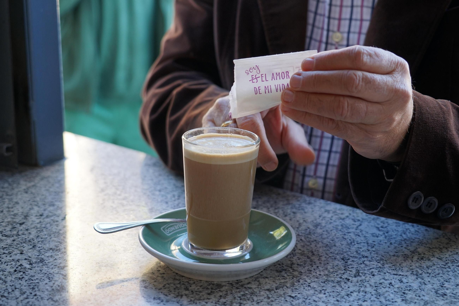 Uno de los azucarillos con mensaje reivindicativo.