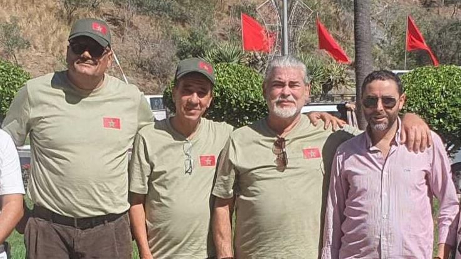 Con camisetas verdosas, de izquierda a derecha, los líderes del Comité: Said Chramki, Rachid Hsaine y Yahya Yahya.