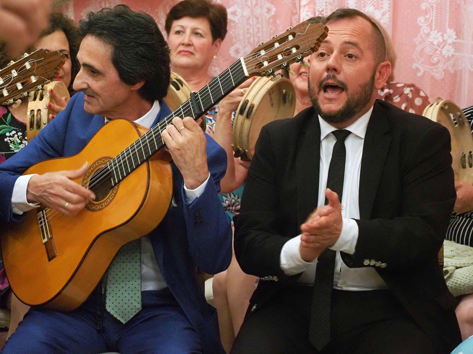 La localidad de Alosno vive con intensidad su festividad de las Cruces de Mayo.