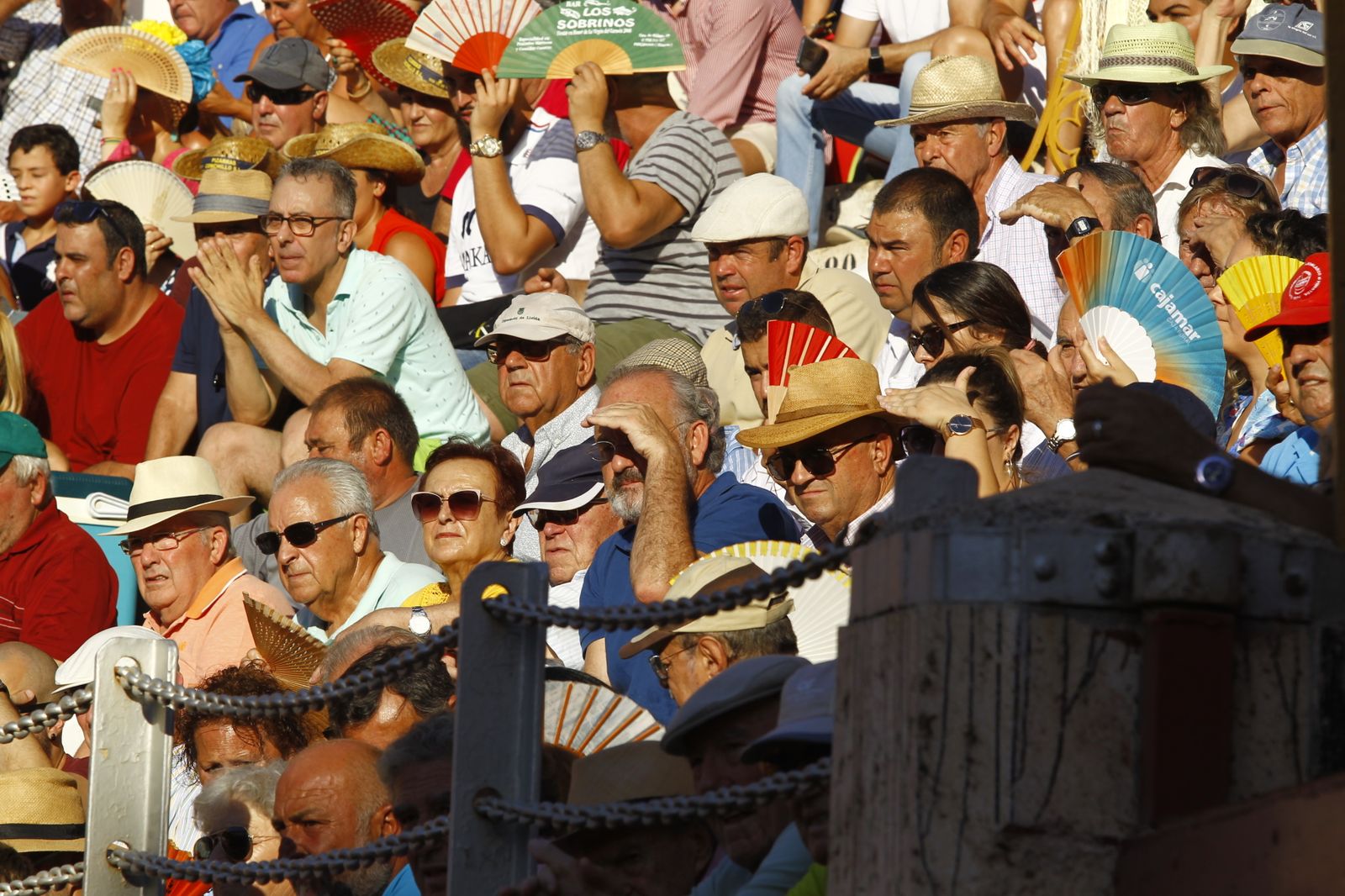 Imágenes del ambiente de la corrida de toros de la Feria de Almería