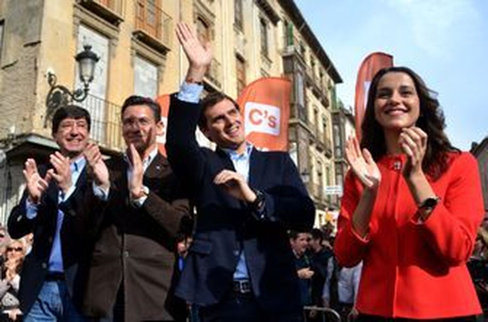 Rivera junto a compañeros de partido en Granada.