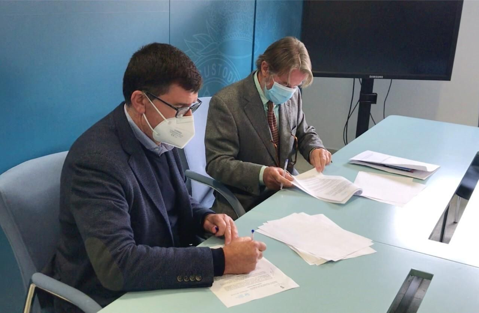 Firma del convenio de colaboración entre el Ayuntamiento de Puebla de Guzmán y el Banco de Alimentos de Huelva.
