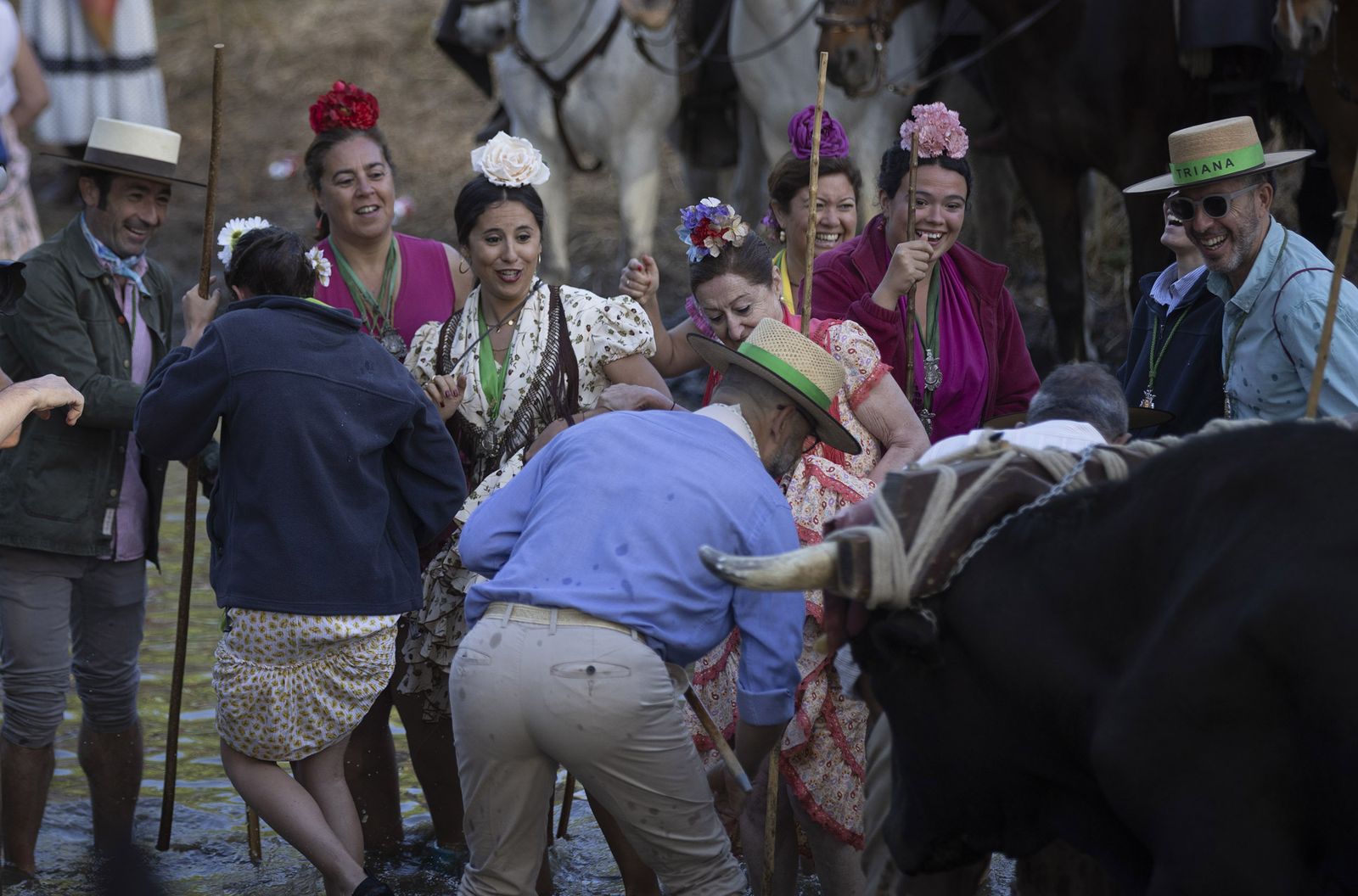 El paso de Triana y Sevilla por el Vado del Quema, en imágenes