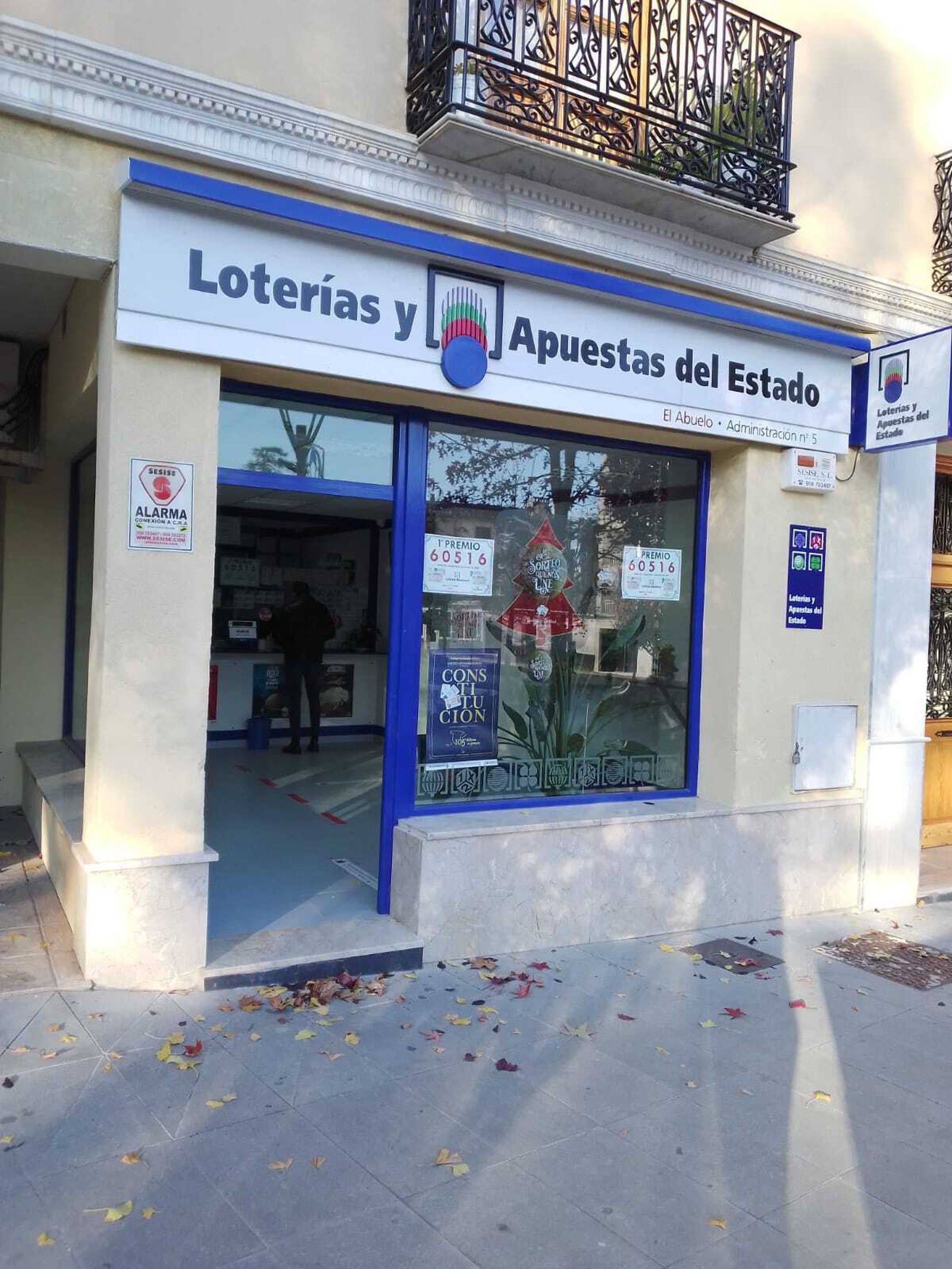 Administración de loterías número 5 de Baza, en la Plaza de las Eras