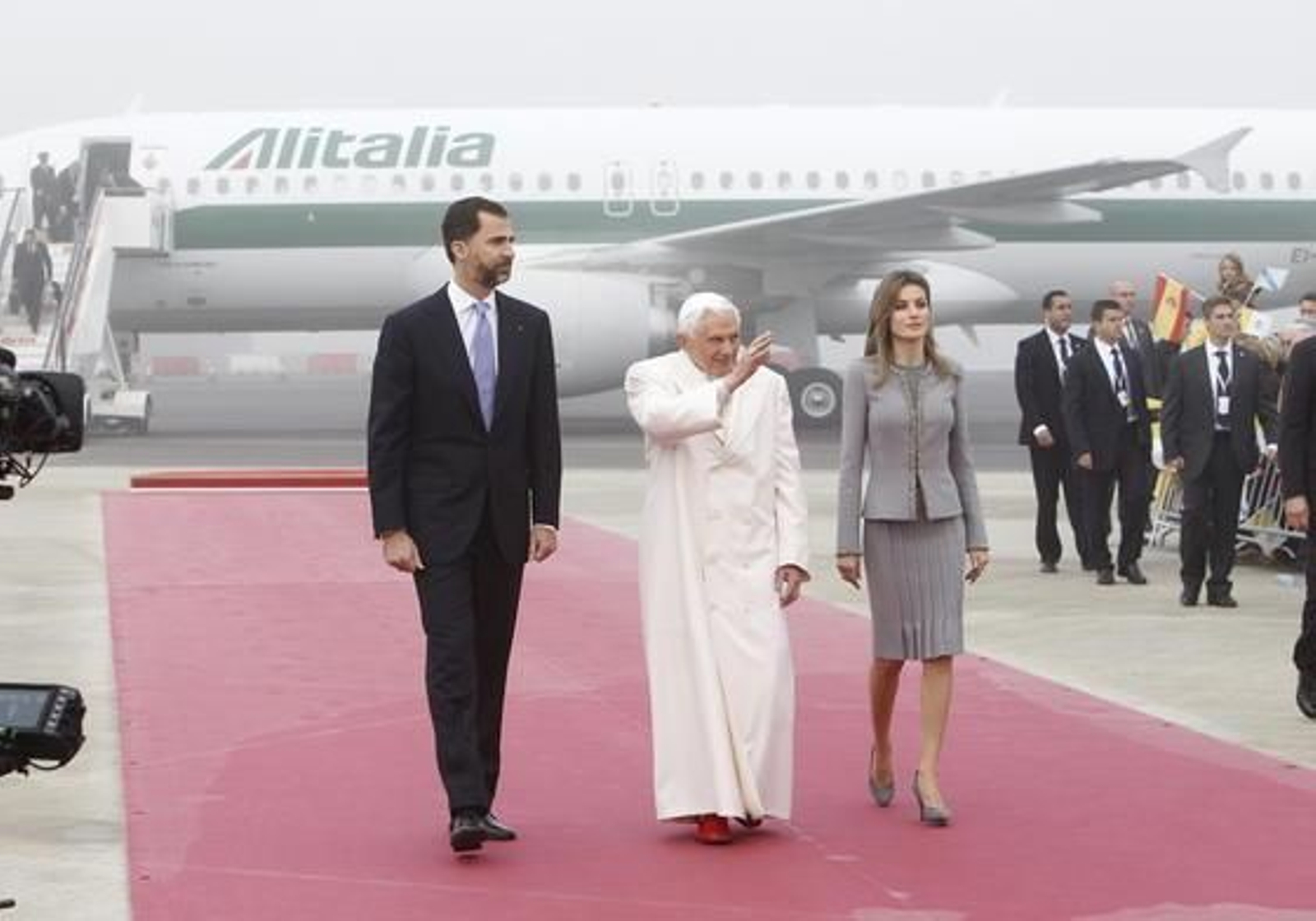 El papa Benedicto XVI realizó su primera parada en España en Santiago de Compostela. 

Foto: EFE