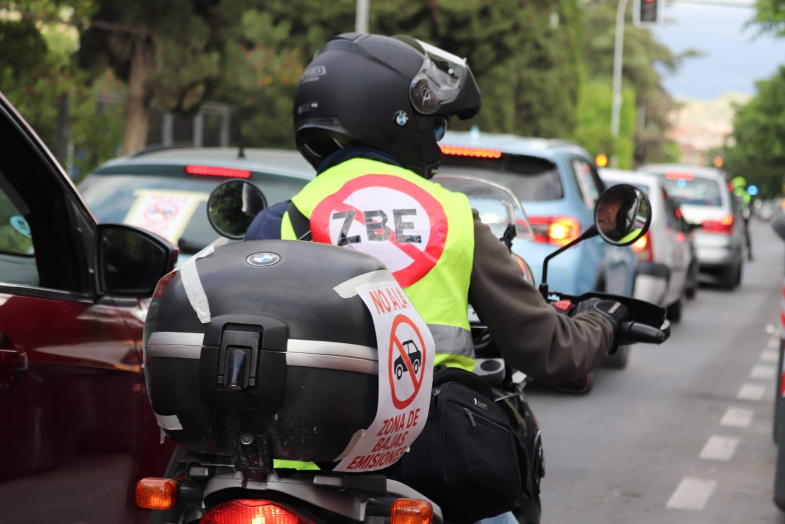 La manifestación contra la Zona de Bajas Emisiones de Granada, en imágenes