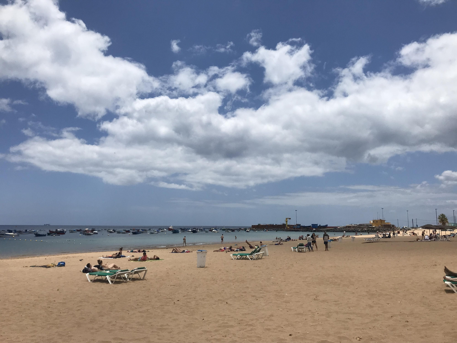 34. Playa de las Teresitas.