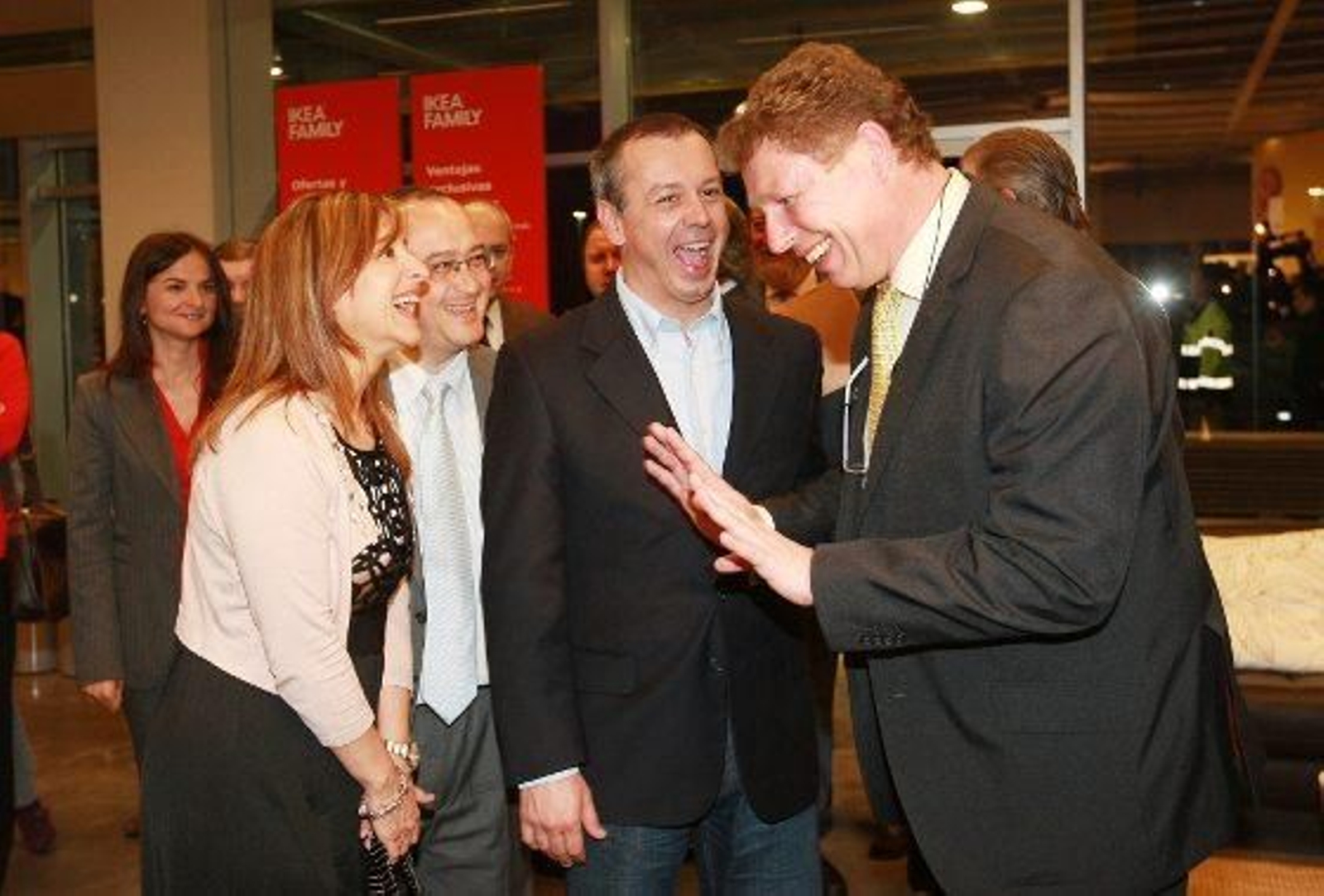 Peter Betzel, director general de Ikea Ibérica, y Pilar Sánchez, alcaldesa de Jerez durante la inauguración.

Foto: Juan Carlos Toro
