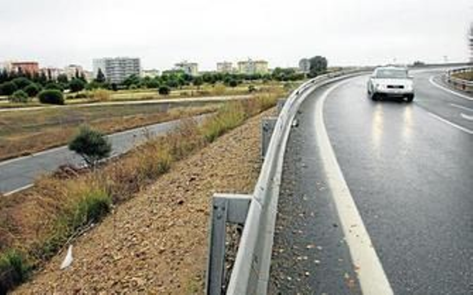El enlace de la Ronda Supernorte con la A-4 desemboca junto el Parque Tamarguillo.