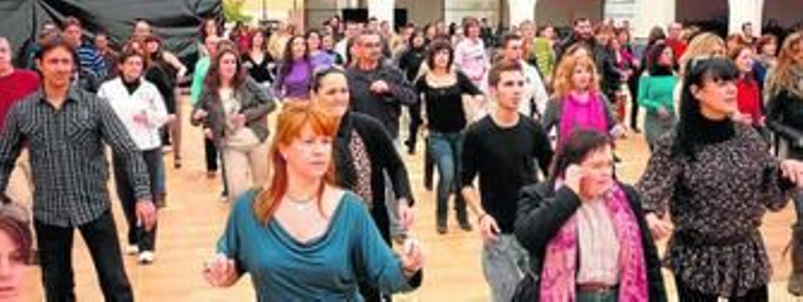 Jóvenes y mayores de Palos de la Frontera y de numerosos pueblos de Huelva se congregaron en la localidad palerma, atraídos por su afición al baile.