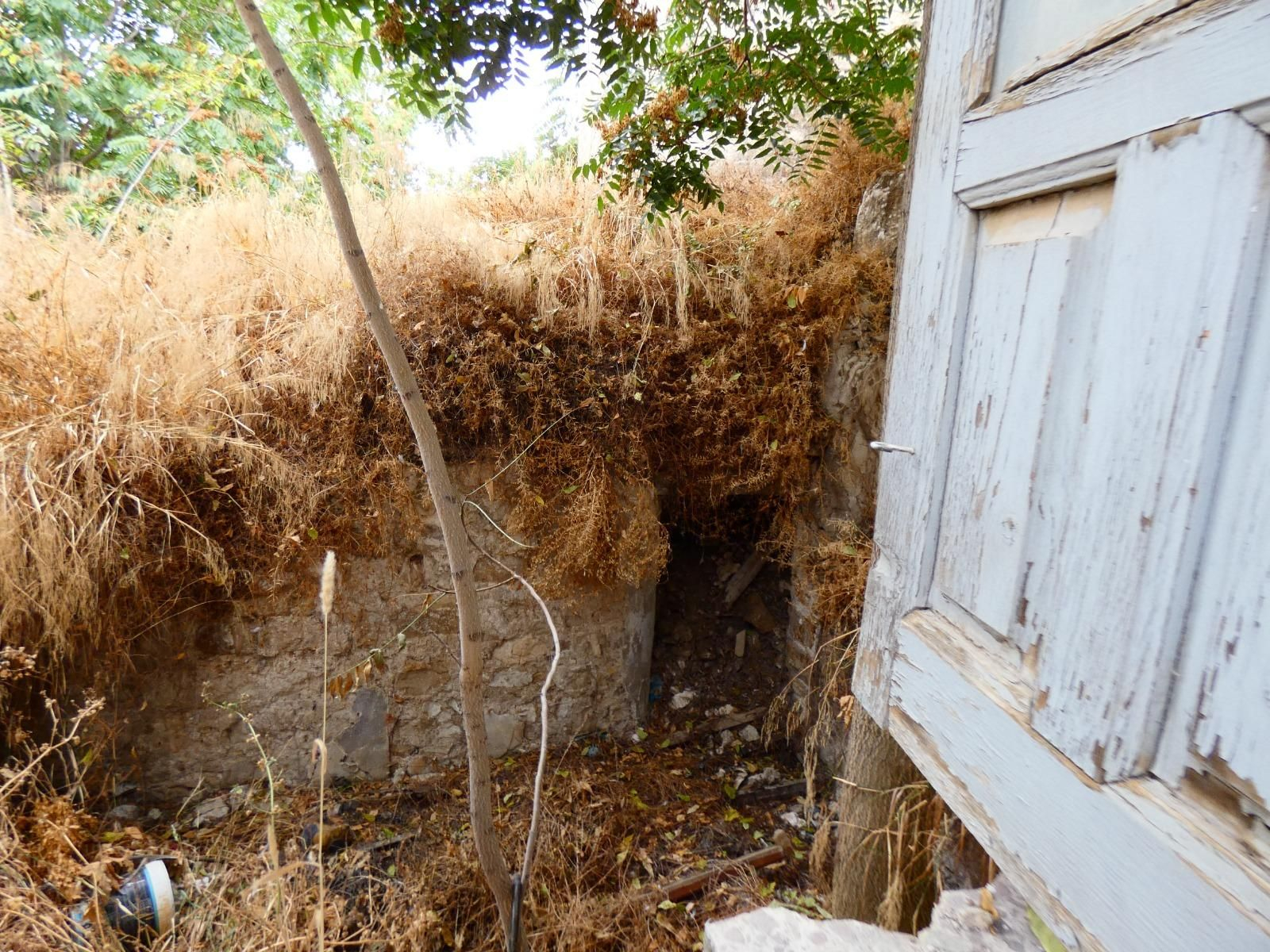 Así se encuentran los restos de la antigua iglesia de San Miguel en Jaén, en imágenes