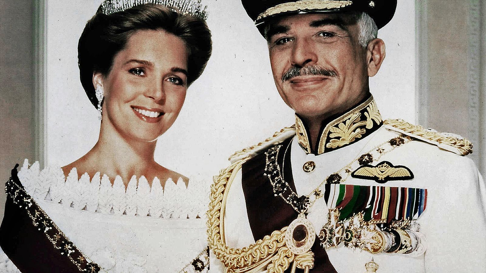 Retrato oficial de los reyes Hussein y Noor en los años 80.