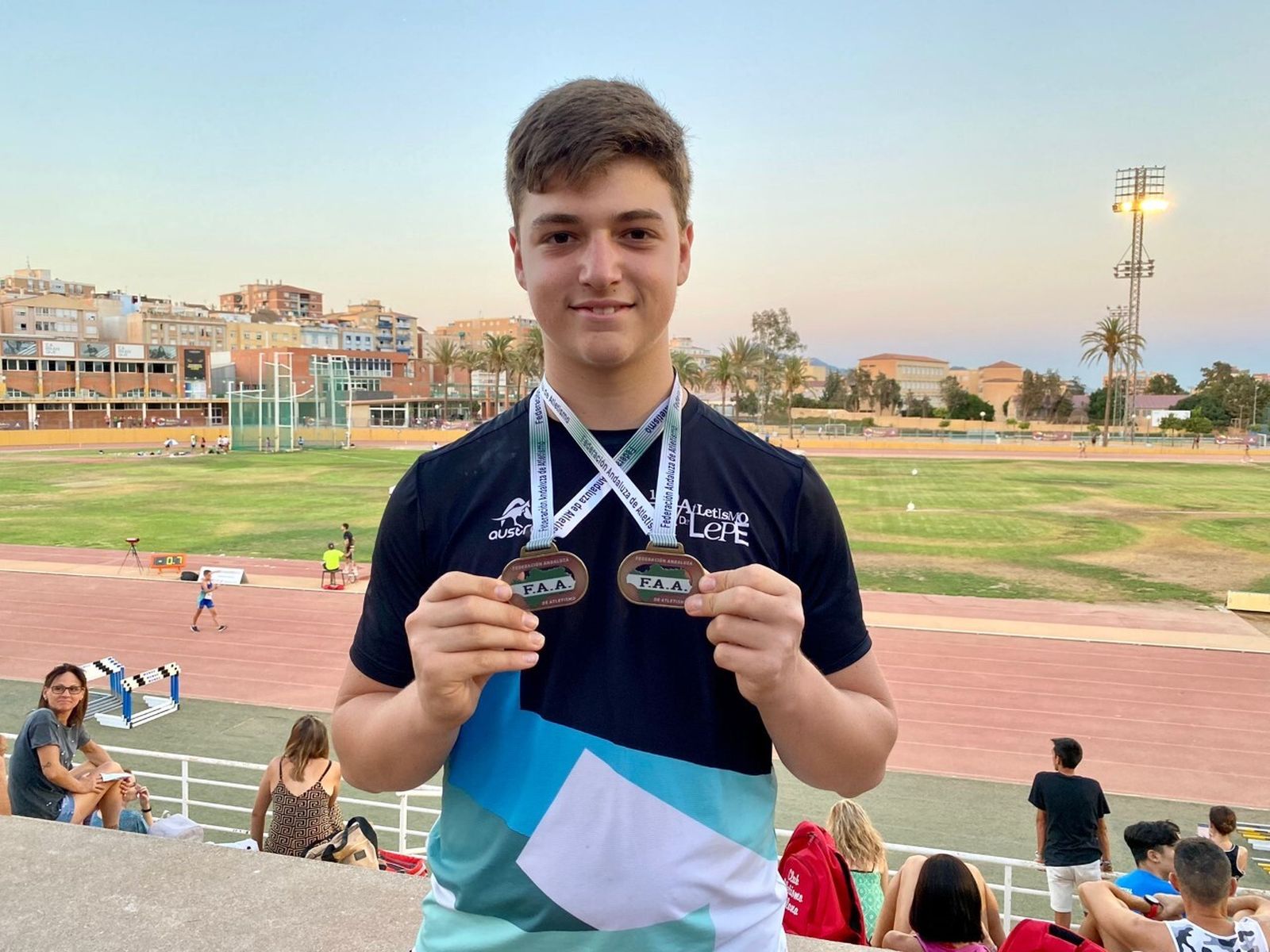 Rodrigo García Orozco se proclamó campeón en peso y disco.