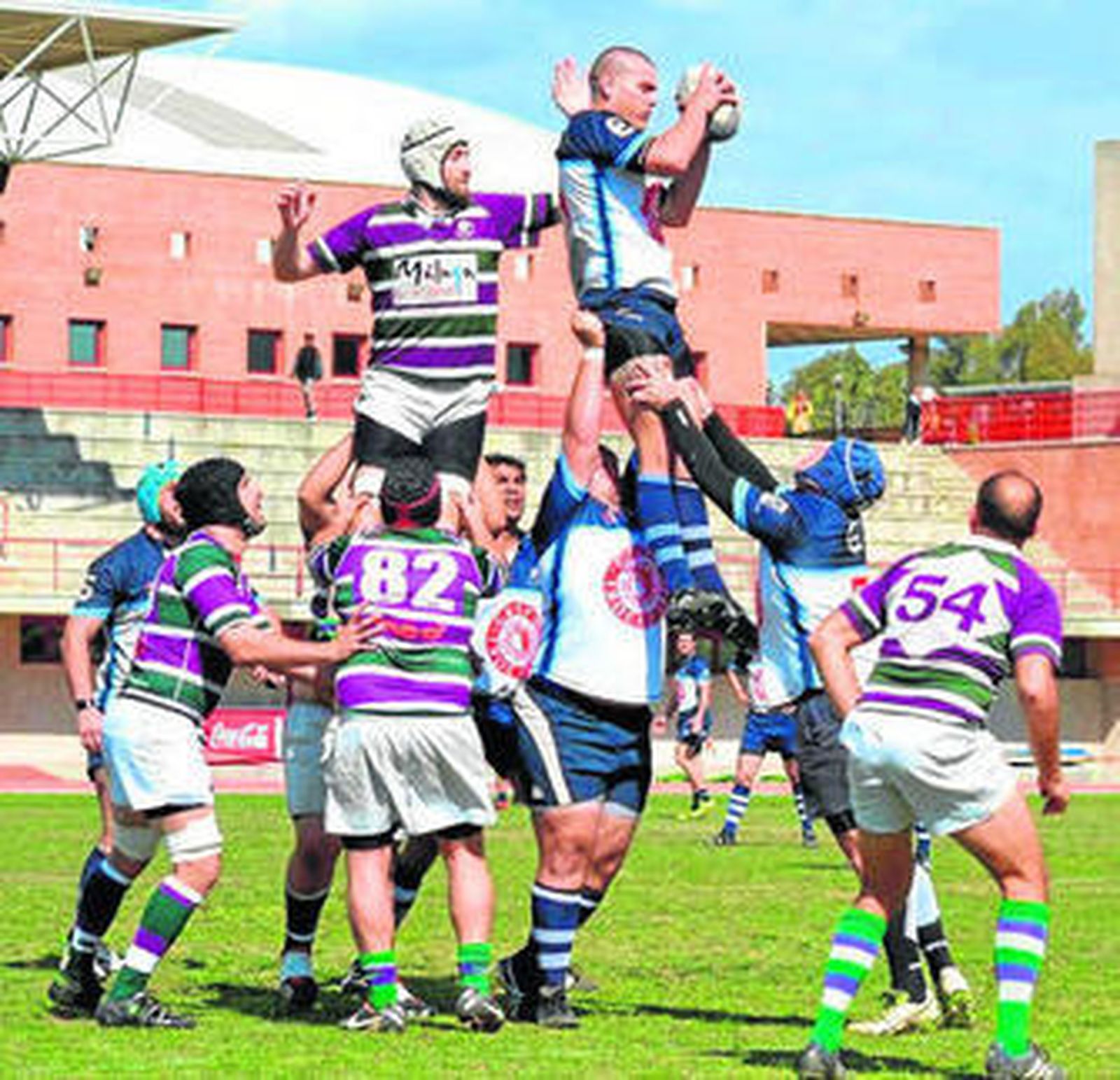 Los jugadores del Trocadero Marbella ejecutando una jugada.