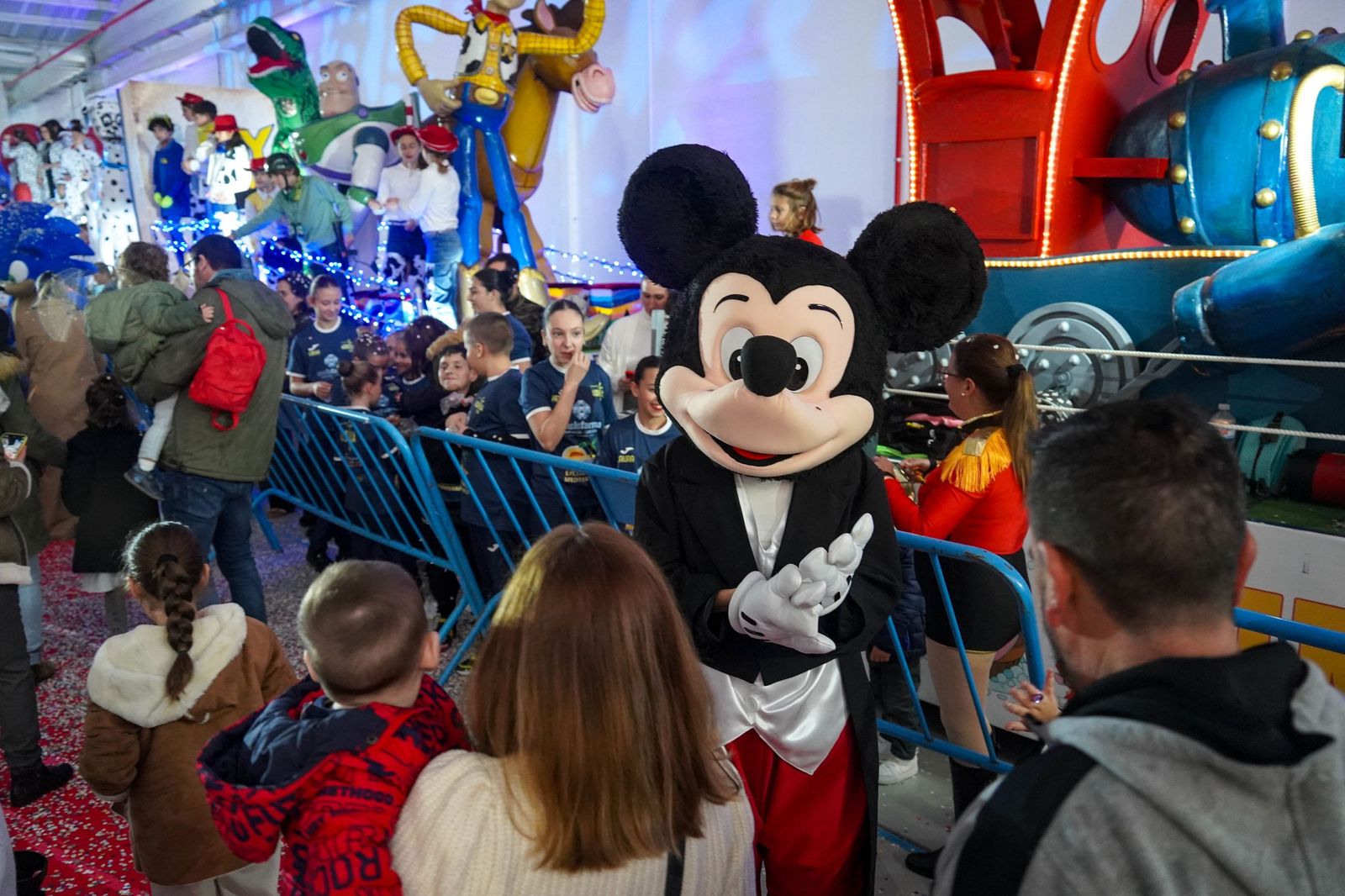 La especial cabalgata de los Reyes Magos en la Nave Ejidomar de El Ejido, en imágenes
