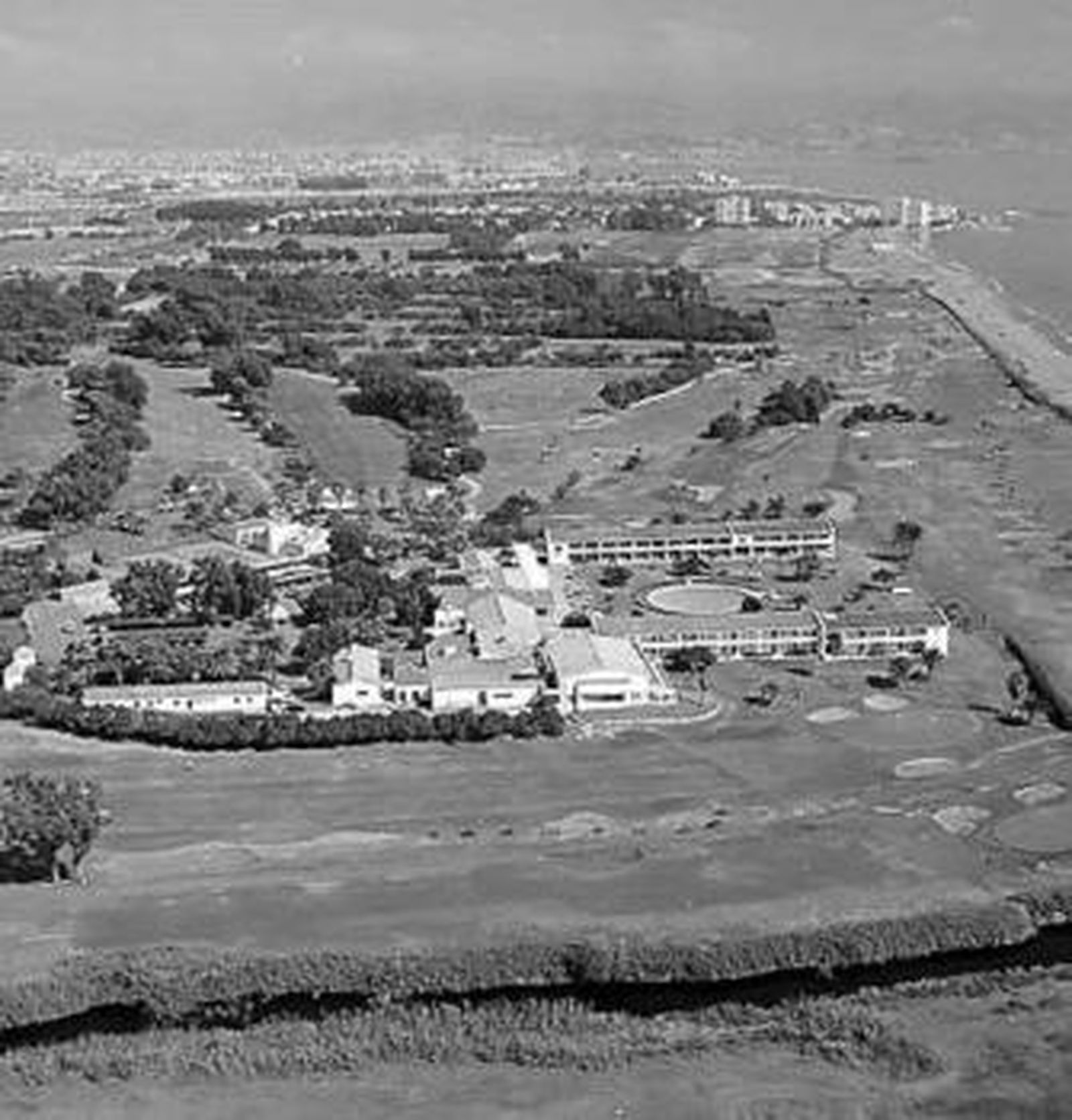 Vista aérea del Parador de Torremolinos y Club de Campo de Málaga.