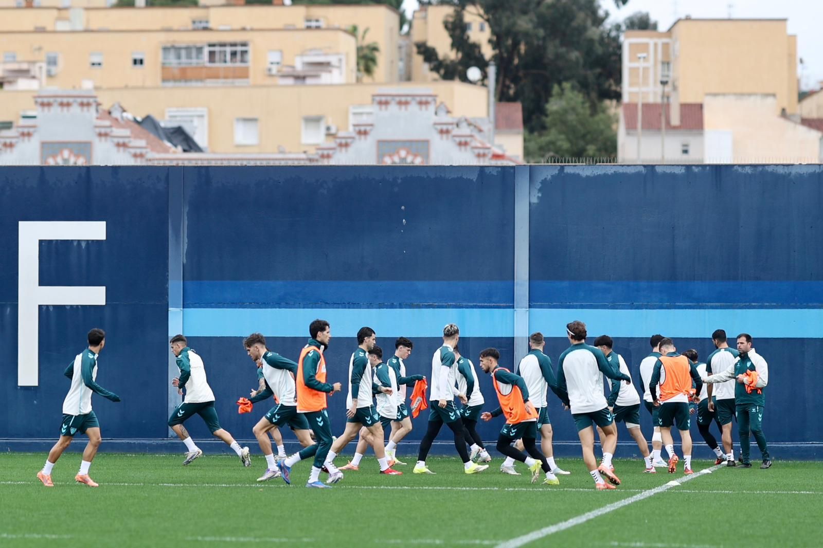 El Málaga CF ya juega el partido ante la Cultural Leonesa
