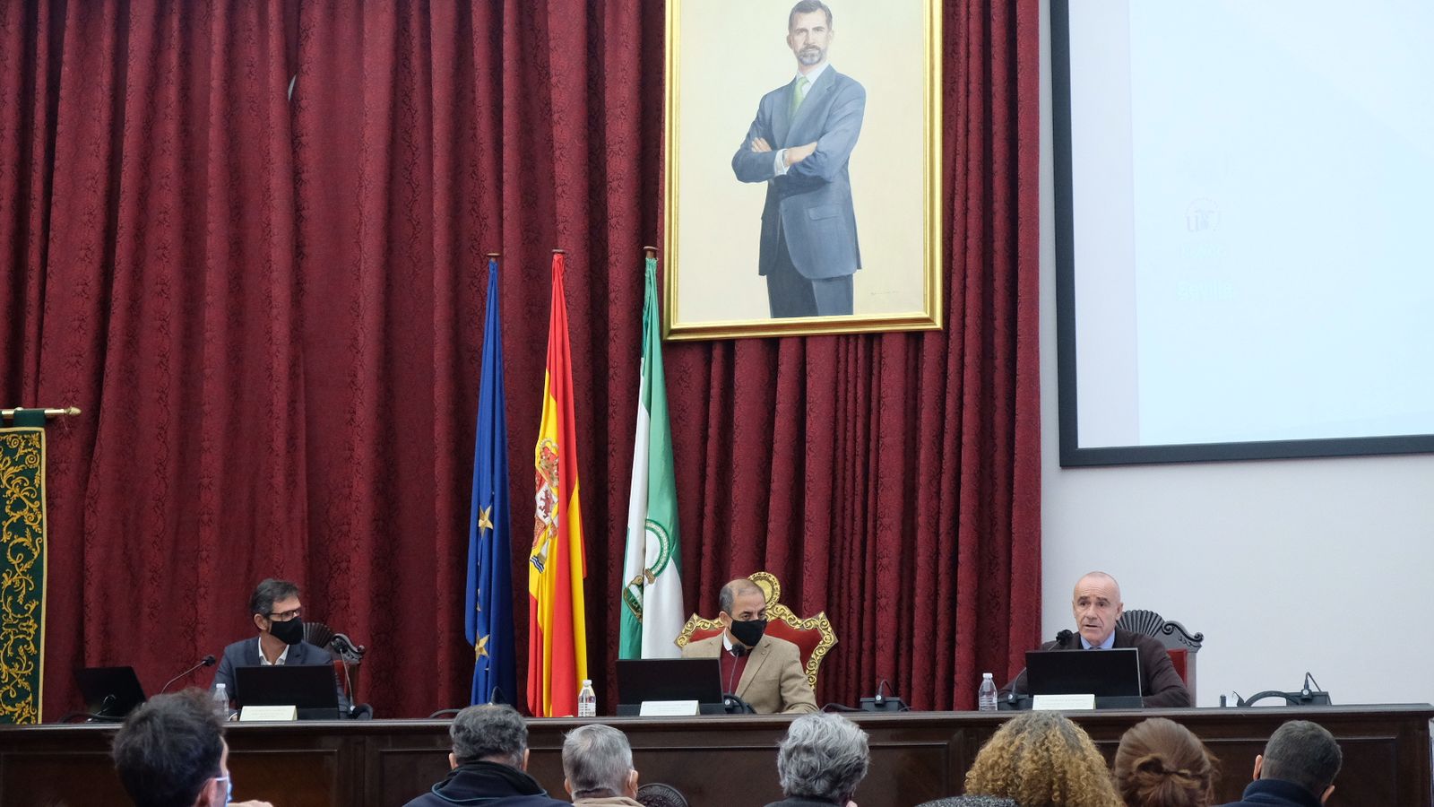 Muñoz interviene junto a Castro y Pico en la presentación de la colaboración.