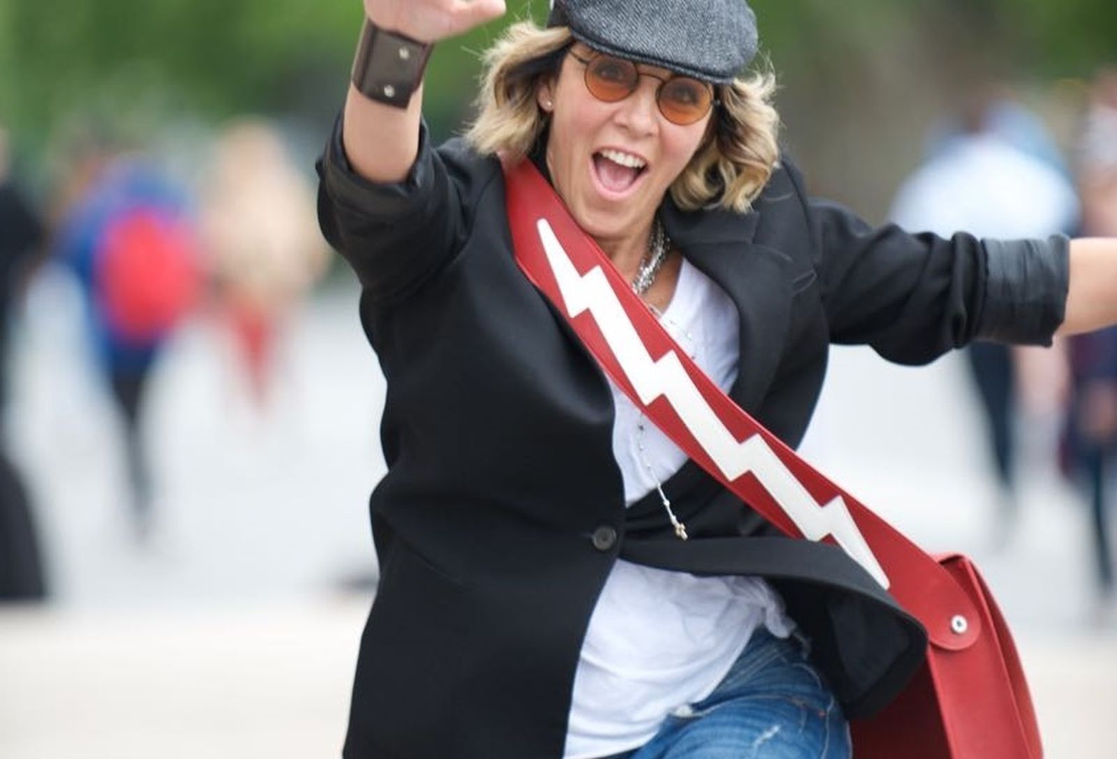 María José Carral con los bolsos de The Guitar Bag.