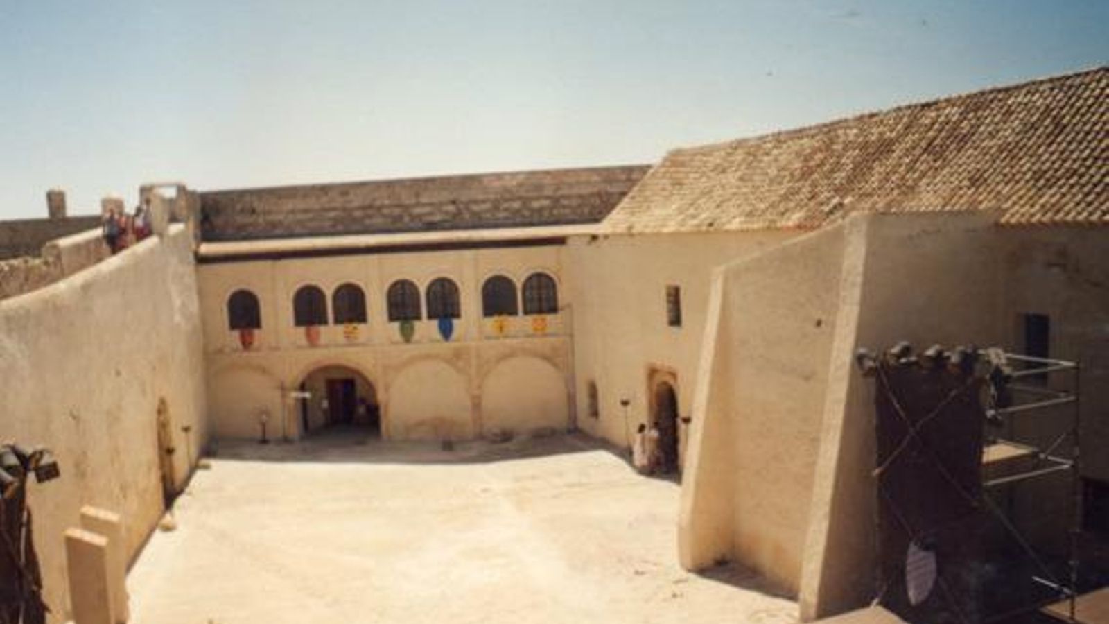 Uno de los patios del castillo.