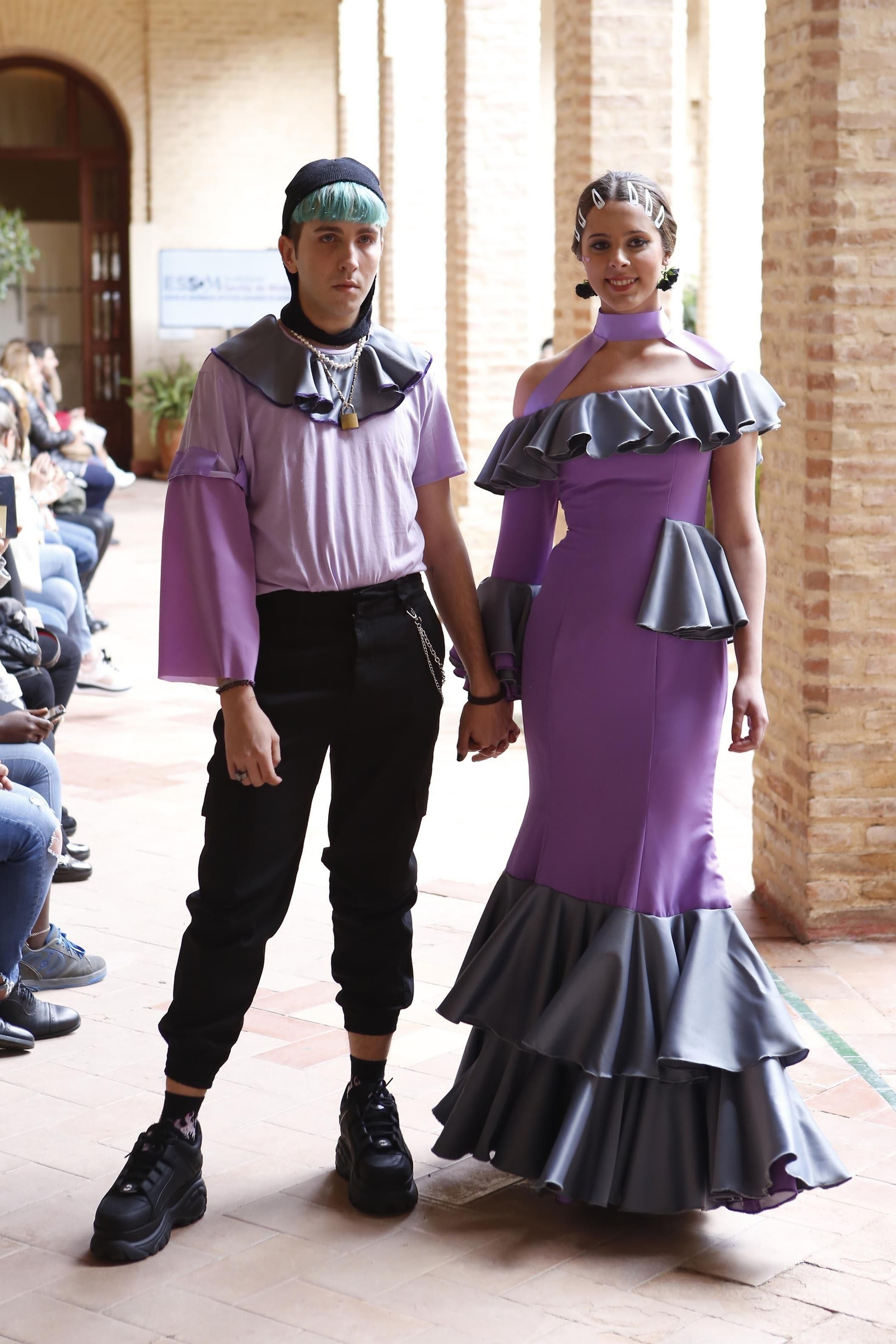 Pasarela Wappíssima 2019, fotos del sexto desfile colectivo de alumnos de ESSDM. José López Conejo junto a su diseño.