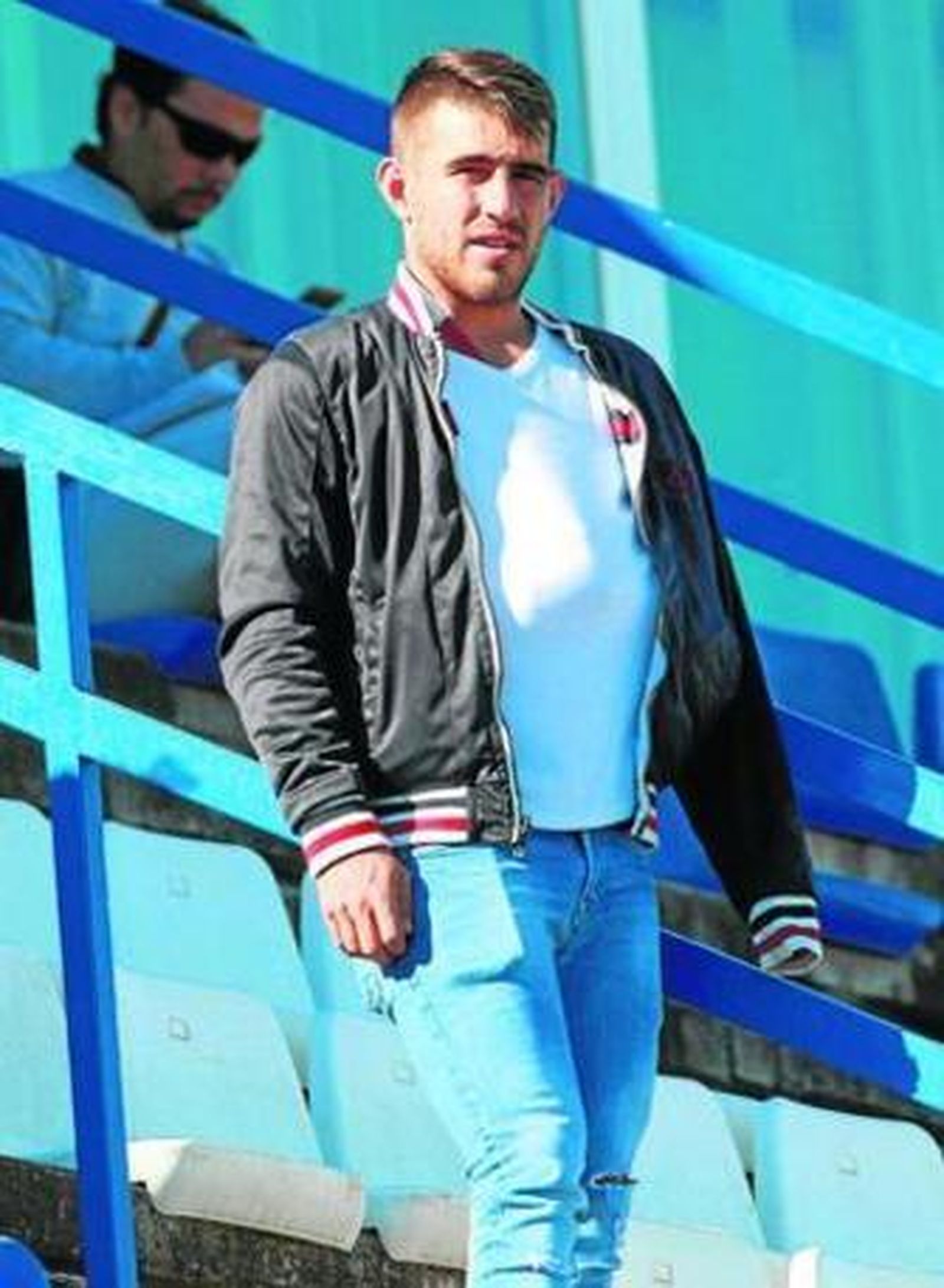 Juanma Carrasco, con el brazo izquierdo en cabestrillo el pasado domingo en La Juventud.