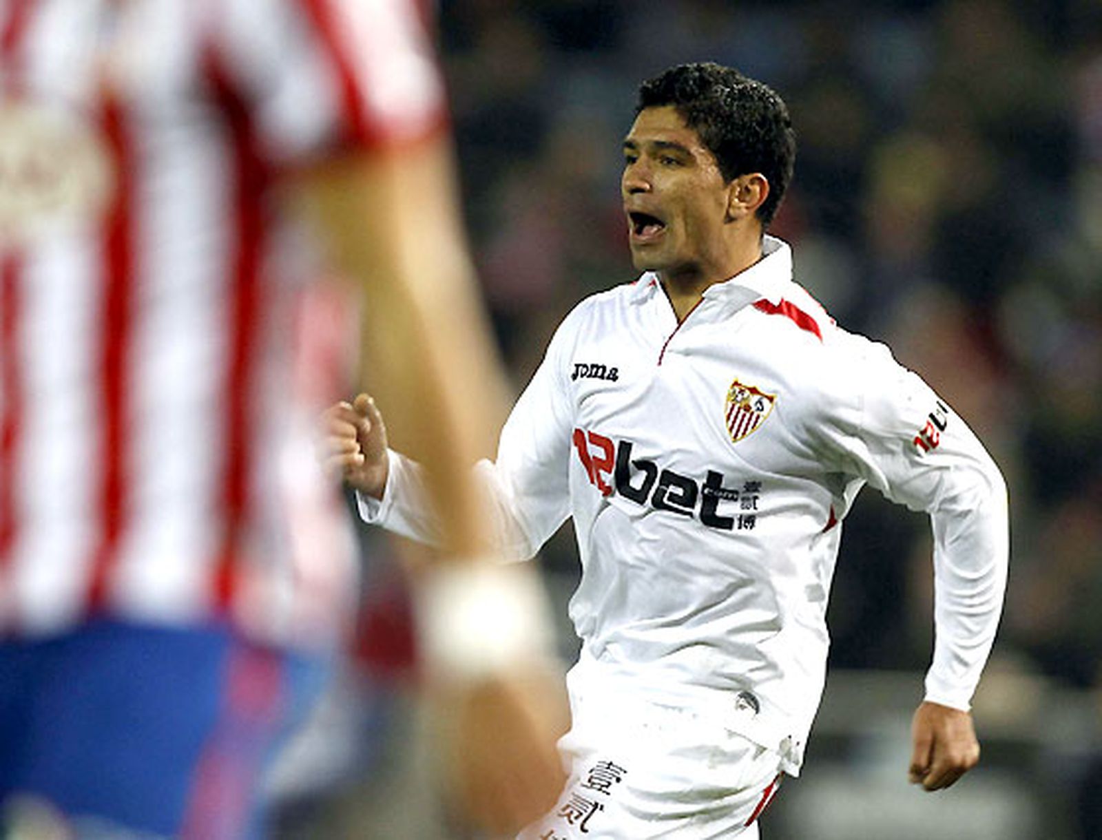 El Sevilla, que se adelantó en el marcador, salió derrotado del Calderón por un gol en propia puerta de Dragutinovic y otro de Antonio López en el 93.

Foto: Reuters / Afp Photo / Efe