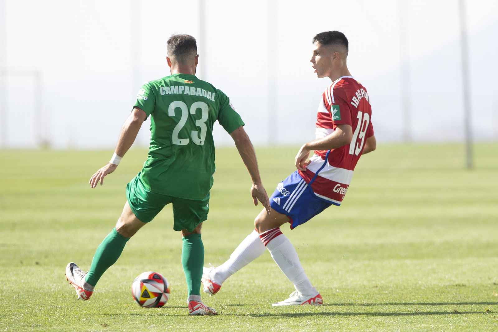 Las imágenes del encuentro entre el Recreativo Granada y el CD Alcoyano