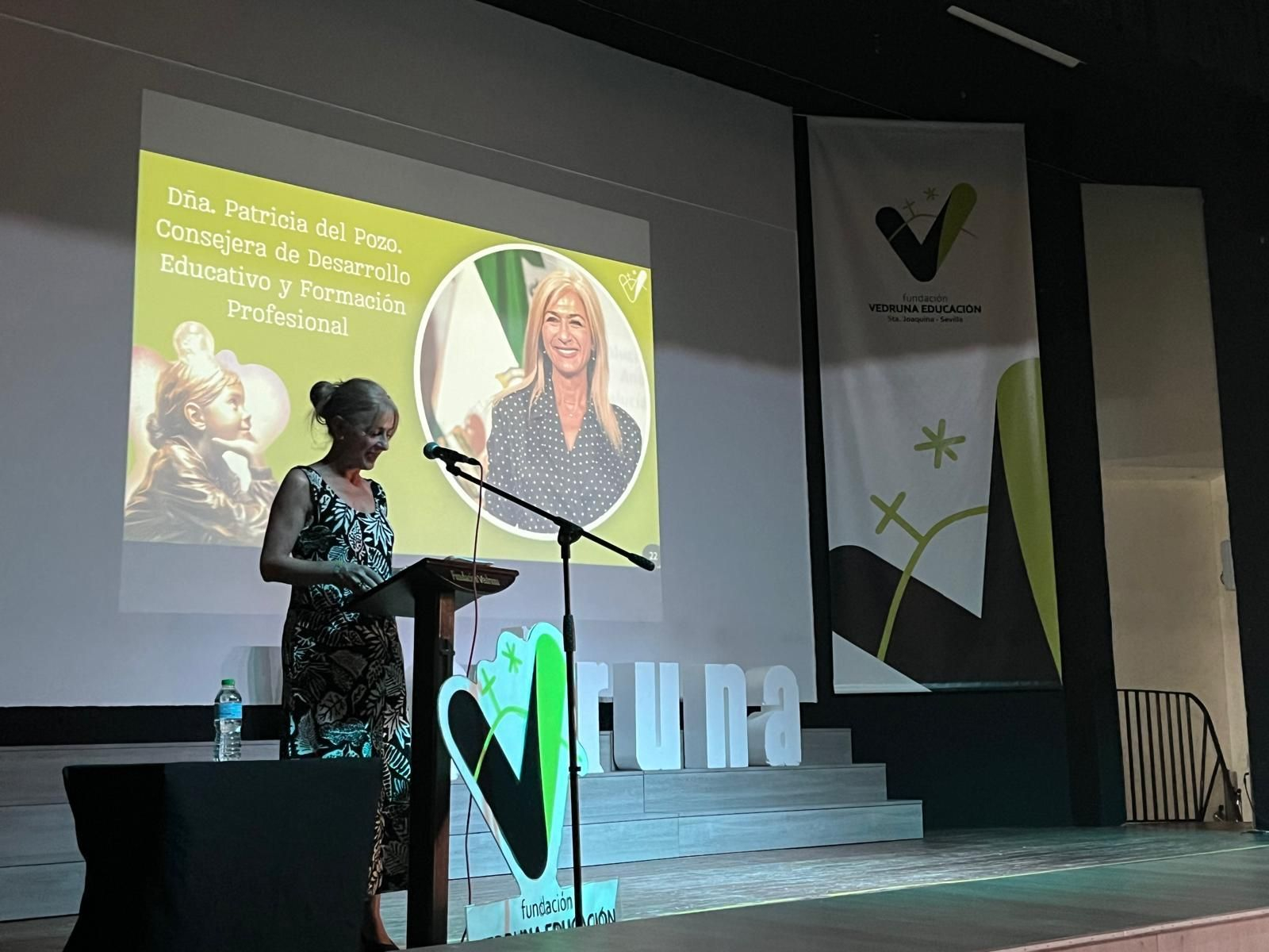 La consejera de Educación, Patricia del Pozo, en el acto inaugural de las jornadas de Fundación Vedruna Educación