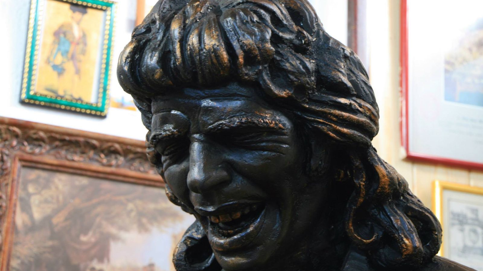 Estatua de Camarón en el museo de la Peña Flamenca Cultural Linense.
