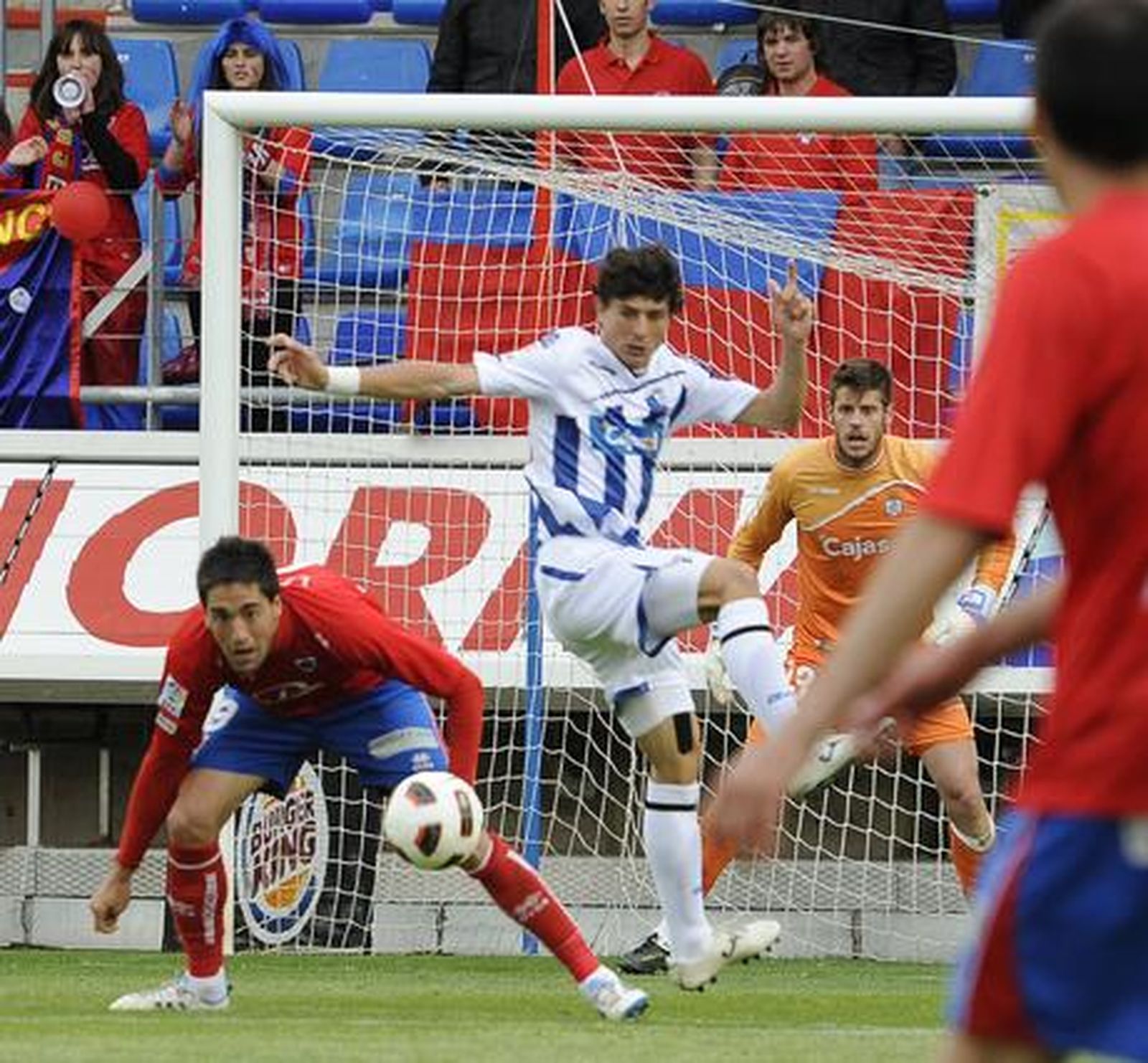El Recreativo deja casi sentenciada la permanencia tras ganar 0-2 al Numancia. / LOF