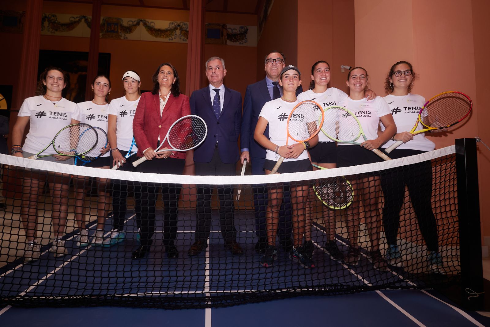 Las fotos de la Copa Billie Jean King con el alcalde jugando al tenis