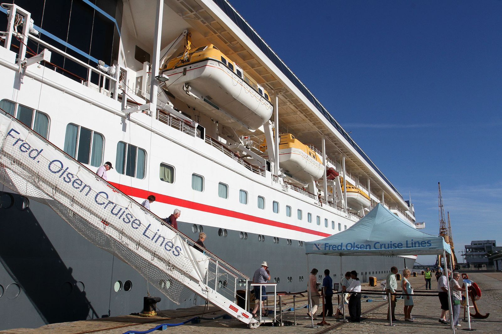Varios cruceristas llegan a Huelva.