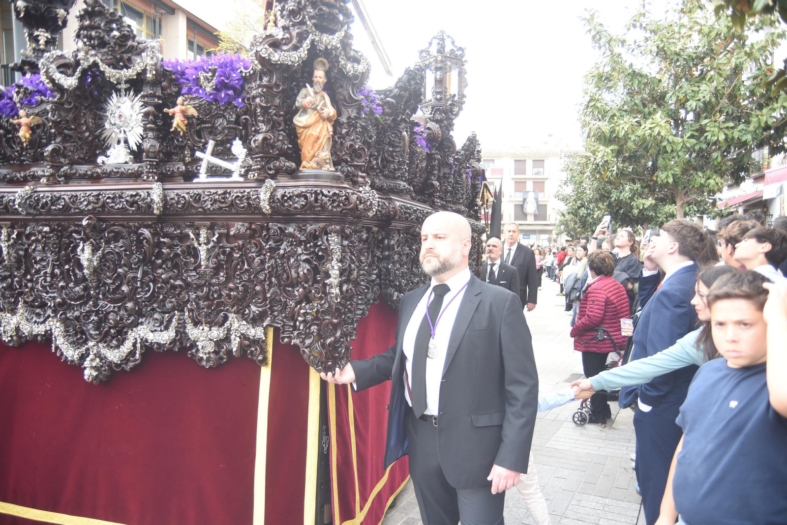 La procesión del Nazareno en este Jueves Santo de Córdoba, en imágenes