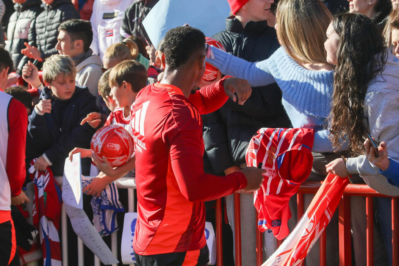 Encuéntrate en Los Cármenes en el entreno del Granada CF