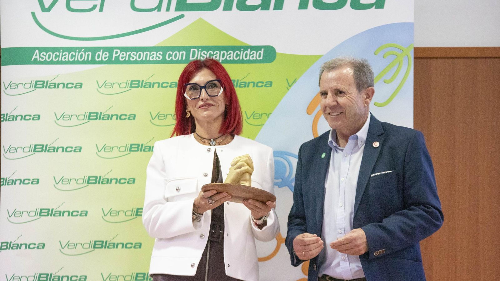Jerónimo Parra entregó el premio a Alcampo.