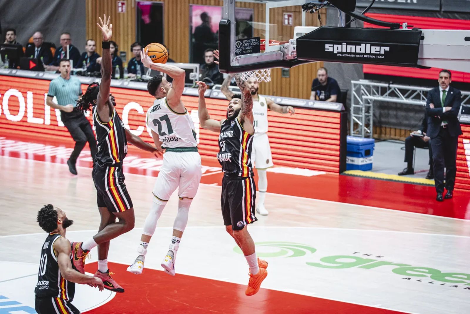 Duarte realiza un mate.