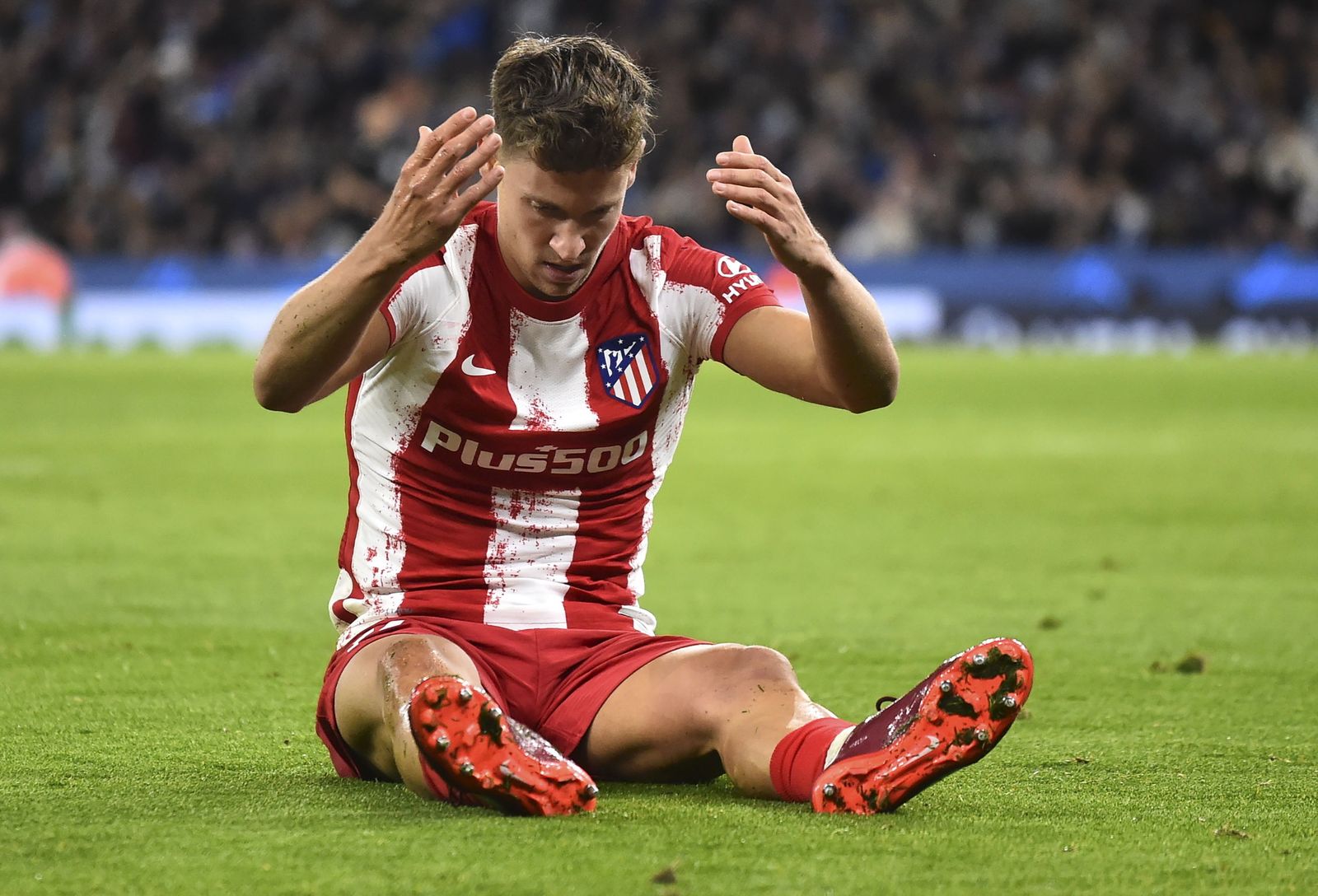 Marcos Llorente se lamenta de una ocasión fallada.