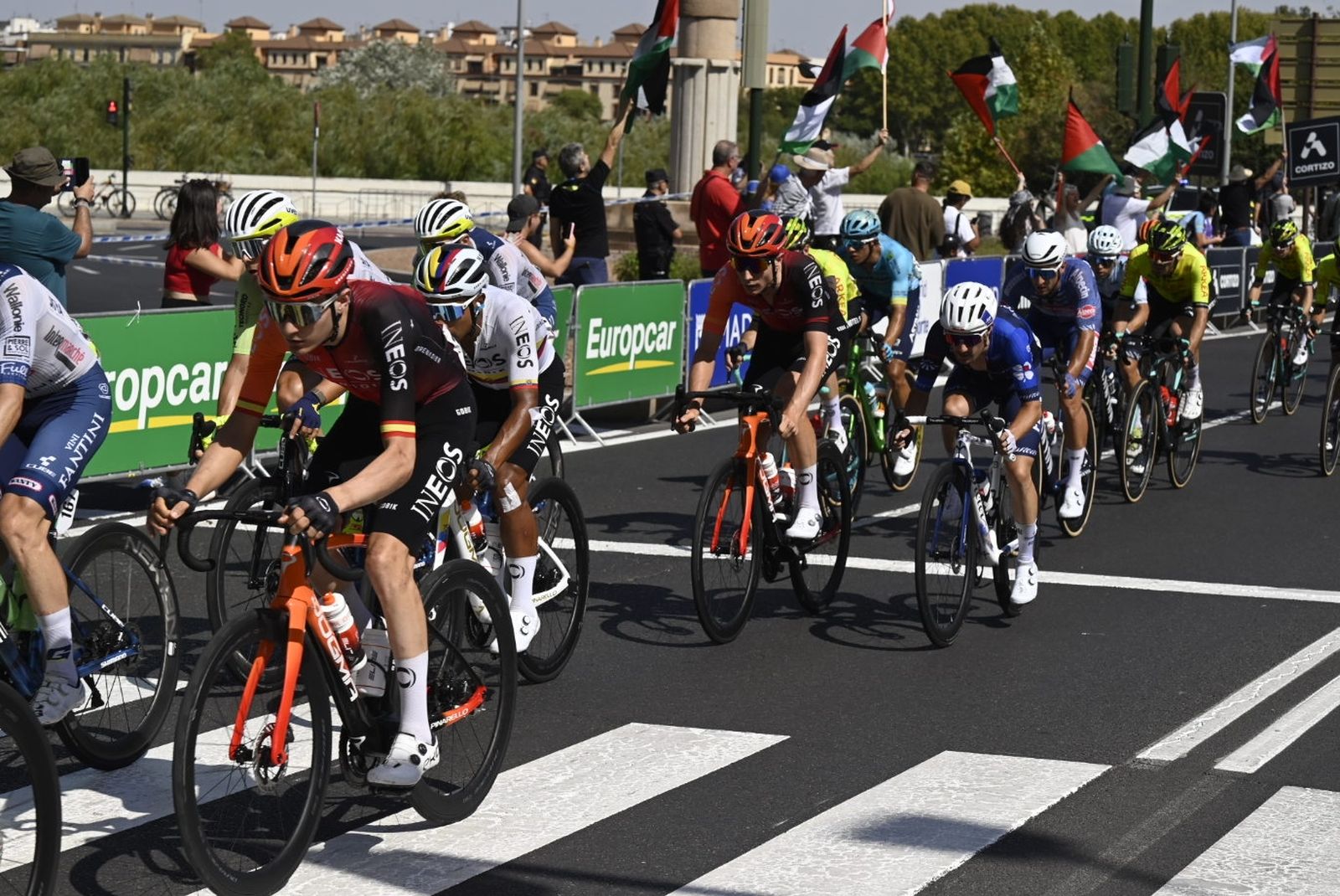 Las fotos del ambiente del paso de la Vuelta a España por Córdoba