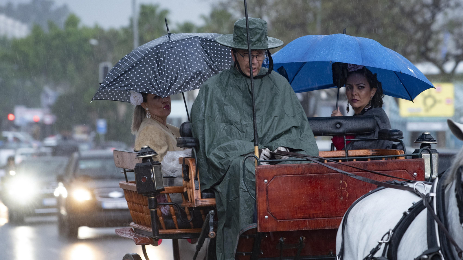 Sol y lluvia en el lunes de Feria