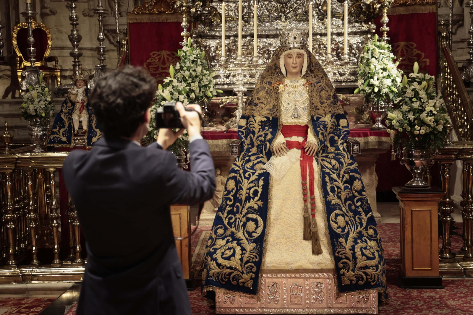 Imágenes del besamanos de la Virgen de los Reyes