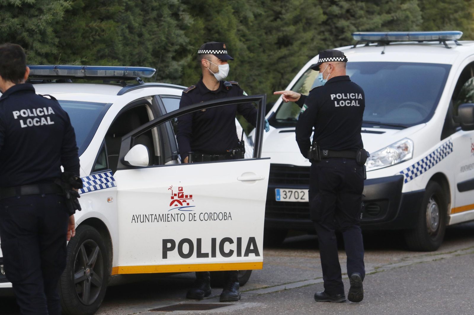 Agentes de la Policía Local de Córdoba durante el estado de alarma.