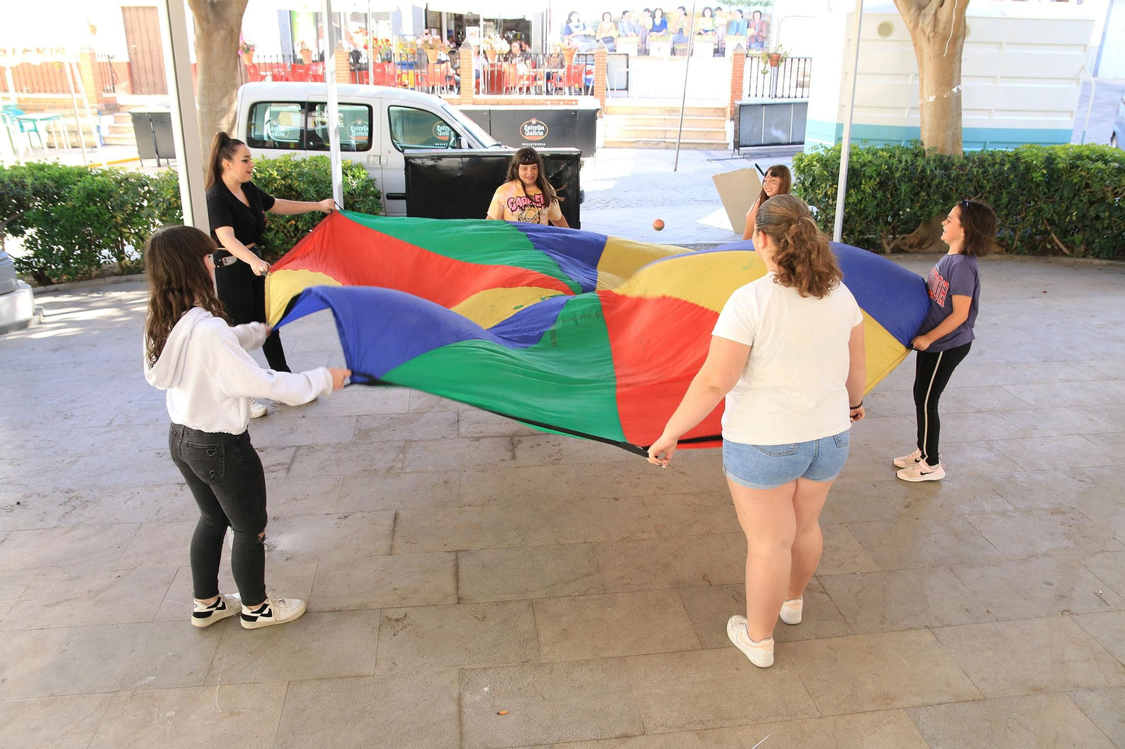 Los niños se divierten en las fiestas de Canjáyar
